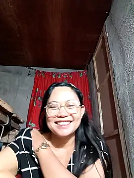 Everleigh mom online show from October 17, 2025, 7:48 pm