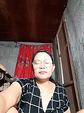 Everleigh mom online show from October 18, 2025, 10:17 am