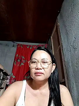 Everleigh mom online show from October 21, 2025, 7:57 pm