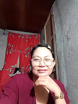 Everleigh mom online show from October 14, 2025, 8:15 am