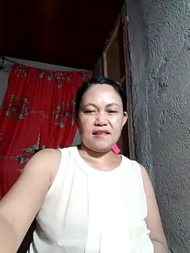 Everleigh mom online show from October 11, 2025, 4:13 am