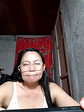 Everleigh mom online show from November 18, 2025, 7:55 am