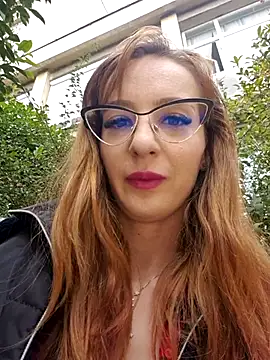 MoonedByEva online show from October 10, 2025, 9:43 am