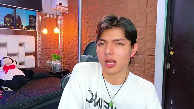 alandelrey57 online show from September 18, 2025, 5:43 am