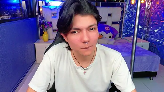 alandelrey57 online show from April 24, 2026, 4:03 am