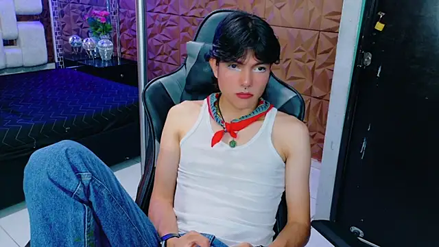 alandelrey57 online show from October 17, 2025, 10:22 pm