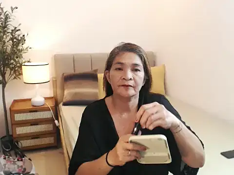 YuriMorgana online show from April 11, 2026, 3:49 pm