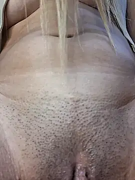 Elianasuarezz online show from November 30, 2025, 1:06 am