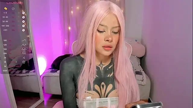 Snapshot of AlinaLukyanova chatting on December 20, 2025, 4:48 am AlinaLukyanova online show from December 20, 2025, 4:48 am