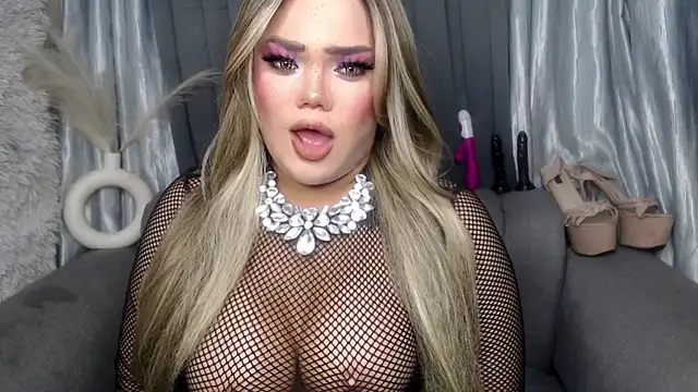 Snapshot of 10inchs_Maxie chatting on November 24, 2025, 2:39 pm 10inchs Maxie online show from November 24, 2025, 2:39 pm