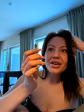 SwedishBaabe online show from October 3, 2025, 8:49 am