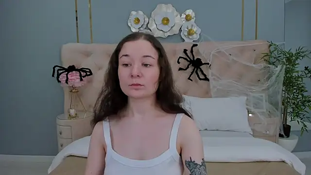 NancyJonson online show from October 26, 2025, 3:18 am