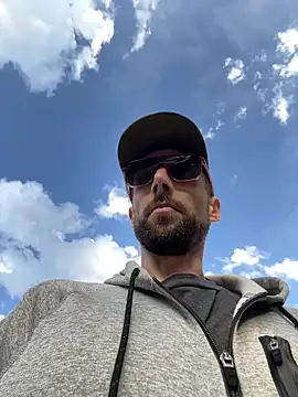 Snapshot of thejohnryancollection chatting on October 22, 2025, 12:10 am thejohnryancollection online show from October 22, 2025, 12:10 am