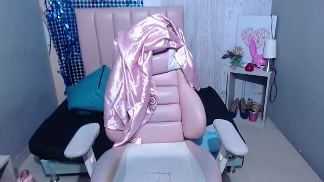 Snapshot of Cary_Addisson chatting on October 20, 2025, 1:00 pm Cary Addisson online show from October 20, 2025, 1:00 pm