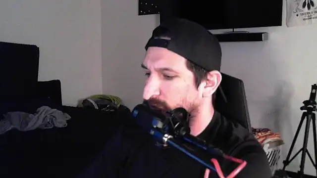 Snapshot of DevilPup75_ chatting on September 10, 2025, 12:09 am DevilPup75 online show from September 10, 2025, 12:09 am