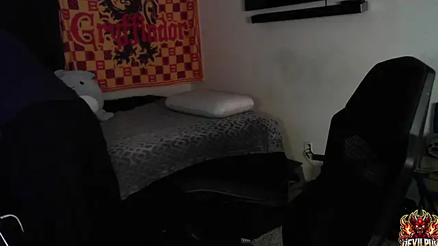 Snapshot of DevilPup75_ chatting on September 27, 2025, 11:33 pm DevilPup75 online show from September 27, 2025, 11:33 pm