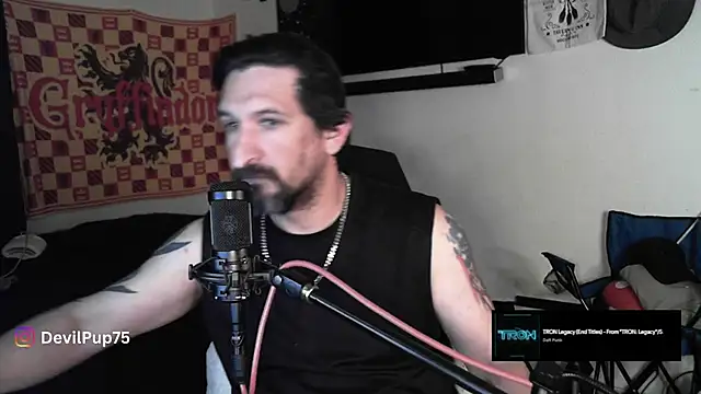 DevilPup75  online show from November 6, 2025, 3:21 am