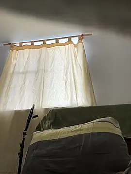 Valen1800 online show from October 15, 2025, 7:00 pm