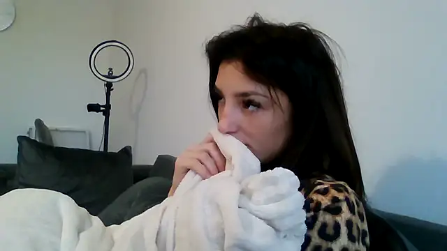 naughtybella05 online show from November 4, 2025, 7:34 am