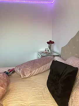 naughtybella05 online show from November 13, 2025, 9:02 am