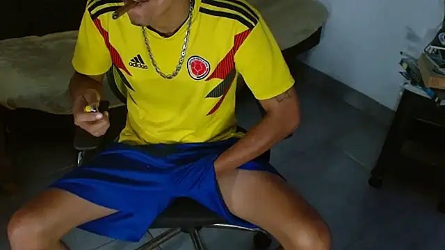 skinny23cm online show from April 8, 2026, 4:30 pm