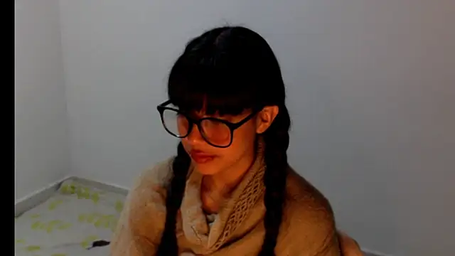 meganmiauu online show from June 8, 2026, 10:49 am