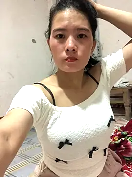 Maymay97 online show from November 5, 2025, 1:25 pm