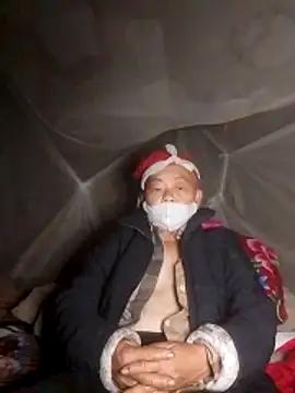 VangLe73 online show from November 2, 2025, 1:16 pm