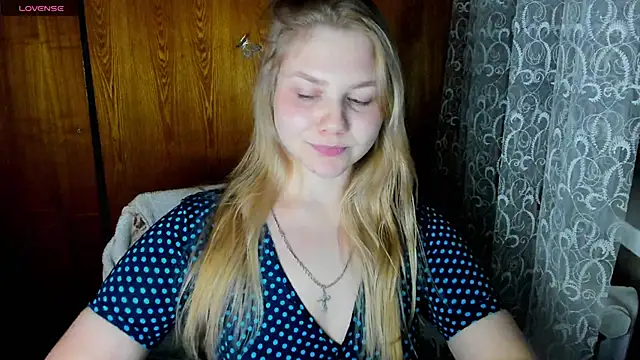 Snapshot of AlinaMors chatting on October 20, 2025, 9:04 pm AlinaMors online show from October 20, 2025, 9:04 pm