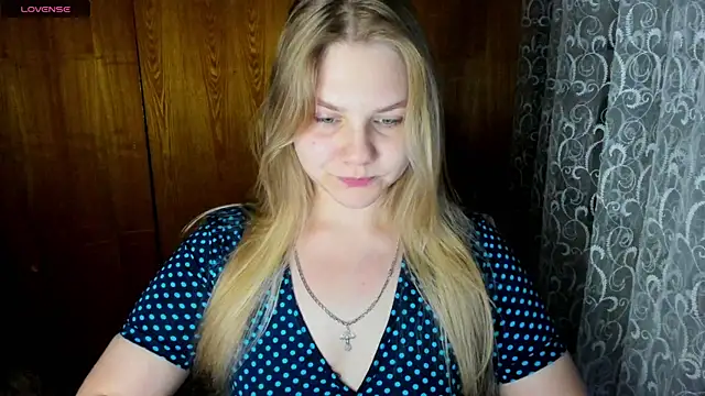 Snapshot of AlinaMors chatting on October 16, 2025, 8:39 pm AlinaMors online show from October 16, 2025, 8:39 pm