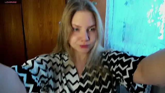 Snapshot of AlinaMors chatting on October 29, 2025, 11:53 am AlinaMors online show from October 29, 2025, 11:53 am