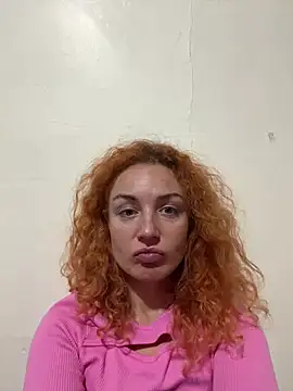 Snapshot of Reddgiirl chatting on February 6, 2026, 10:39 pm Reddgiirl online show from February 6, 2026, 10:39 pm