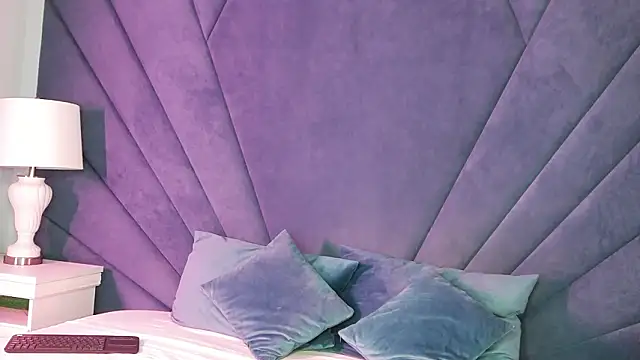 Evelisse online show from February 28, 2026, 4:56 am