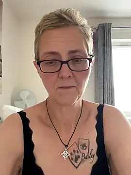 Curvy-Jinx online show from November 4, 2025, 9:24 am