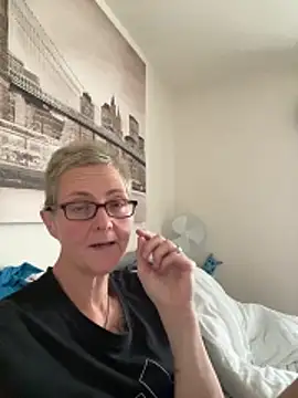 Curvy-Jinx online show from November 6, 2025, 8:29 am