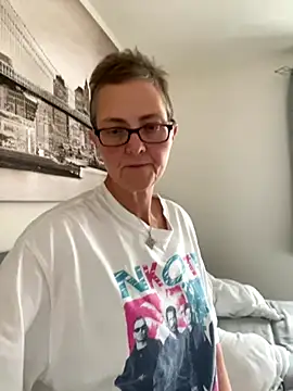 Curvy-Jinx online show from October 15, 2025, 7:49 am