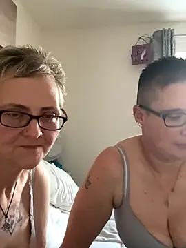 Curvy-Jinx online show from December 15, 2025, 8:42 am