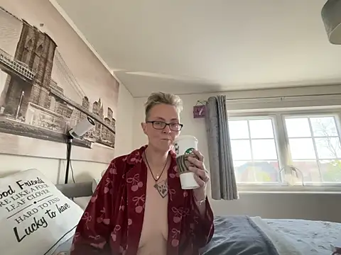 Curvy-Jinx online show from April 14, 2026, 7:35 am