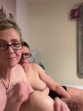 Curvy-Jinx online show from December 3, 2025, 9:47 pm