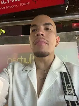 brunoorangel1 online show from May 17, 2026, 9:53 am