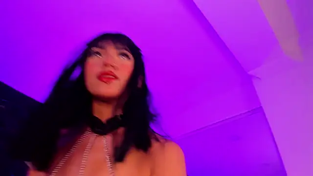 katierouge  online show from November 8, 2025, 7:34 am