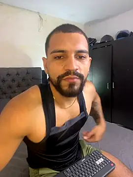 Snapshot of vincentjaxon chatting on September 19, 2025, 11:03 am vincentjaxon online show from September 19, 2025, 11:03 am