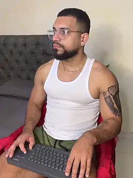 Snapshot of vincentjaxon chatting on October 8, 2025, 11:45 am vincentjaxon online show from October 8, 2025, 11:45 am