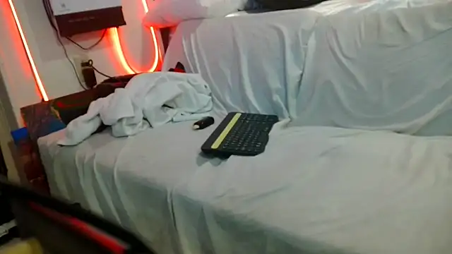 Snapshot of Luv2SuckBWC92 chatting on November 15, 2025, 11:42 pm Luv2SuckBWC92 online show from November 15, 2025, 11:42 pm