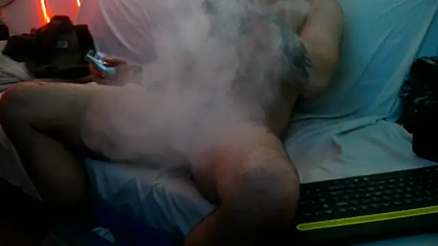 Snapshot of Luv2SuckBWC92 chatting on October 21, 2025, 3:00 pm Luv2SuckBWC92 online show from October 21, 2025, 3:00 pm