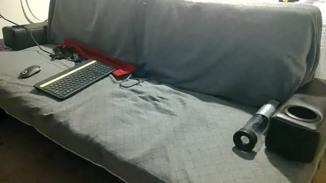 Snapshot of Luv2SuckBWC92 chatting on November 20, 2025, 4:24 am Luv2SuckBWC92 online show from November 20, 2025, 4:24 am