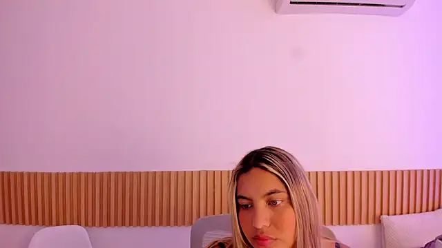 Snapshot of OliviaSweett chatting on February 28, 2026, 9:36 pm OliviaSweett online show from February 28, 2026, 9:36 pm