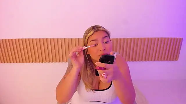 Snapshot of OliviaSweett chatting on January 18, 2026, 6:11 pm OliviaSweett online show from January 18, 2026, 6:11 pm