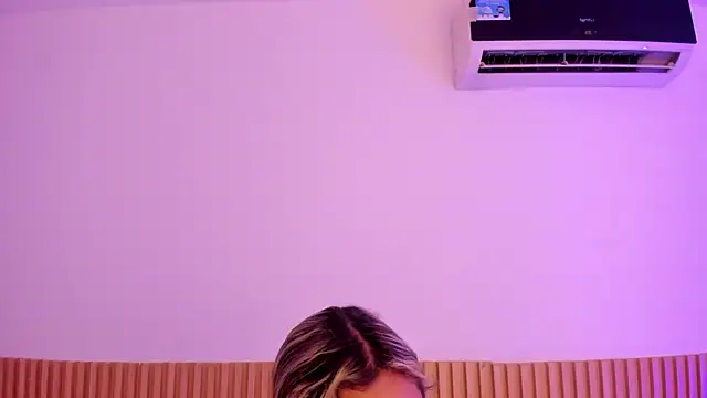 Snapshot of OliviaSweett chatting on February 23, 2026, 6:52 pm OliviaSweett online show from February 23, 2026, 6:52 pm