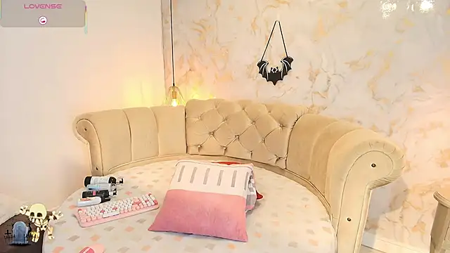 nathaliamiller online show from October 31, 2025, 4:25 pm